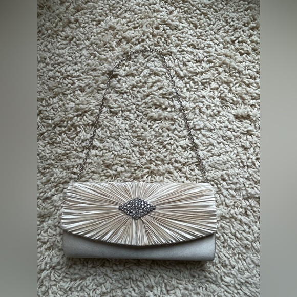 Handbags - vintage cream satin clutch